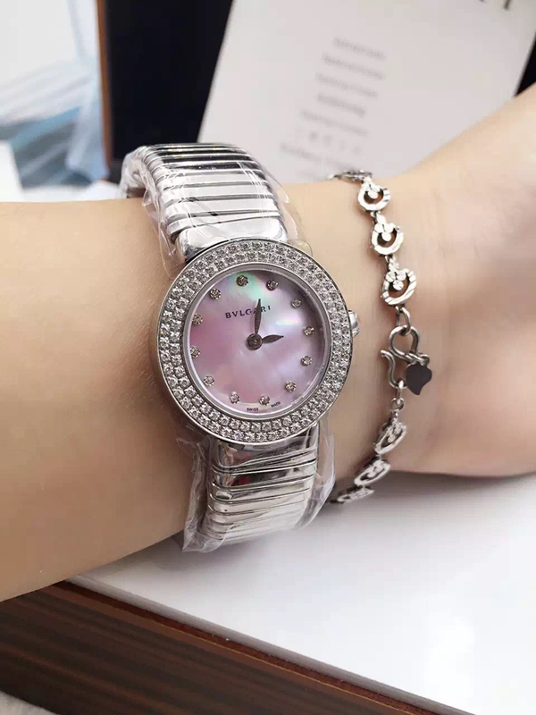 ブルガリ時計正面デザイン